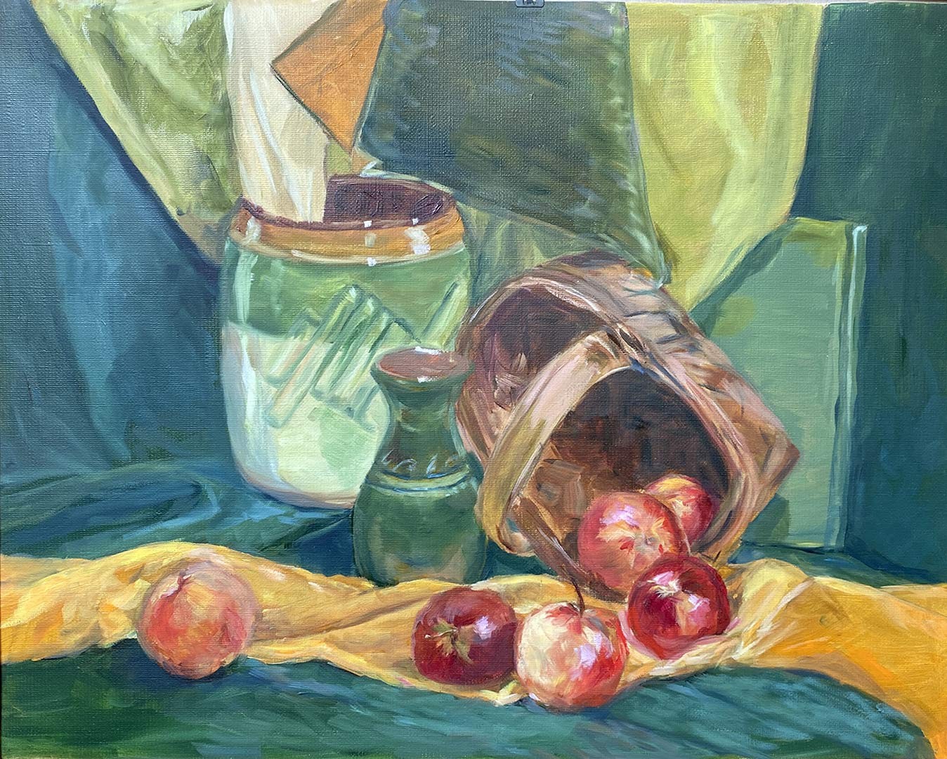 лукошко с яблоками